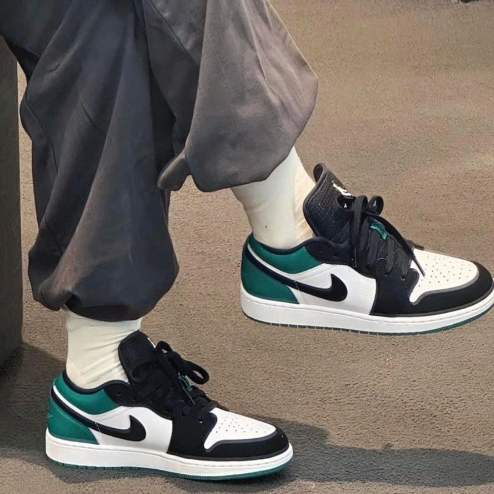 Air Jordan 1 Low Mystic Green