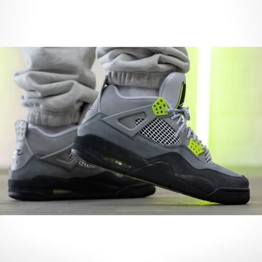 Air Jordan 4 Retro SE Neon 95 Grey