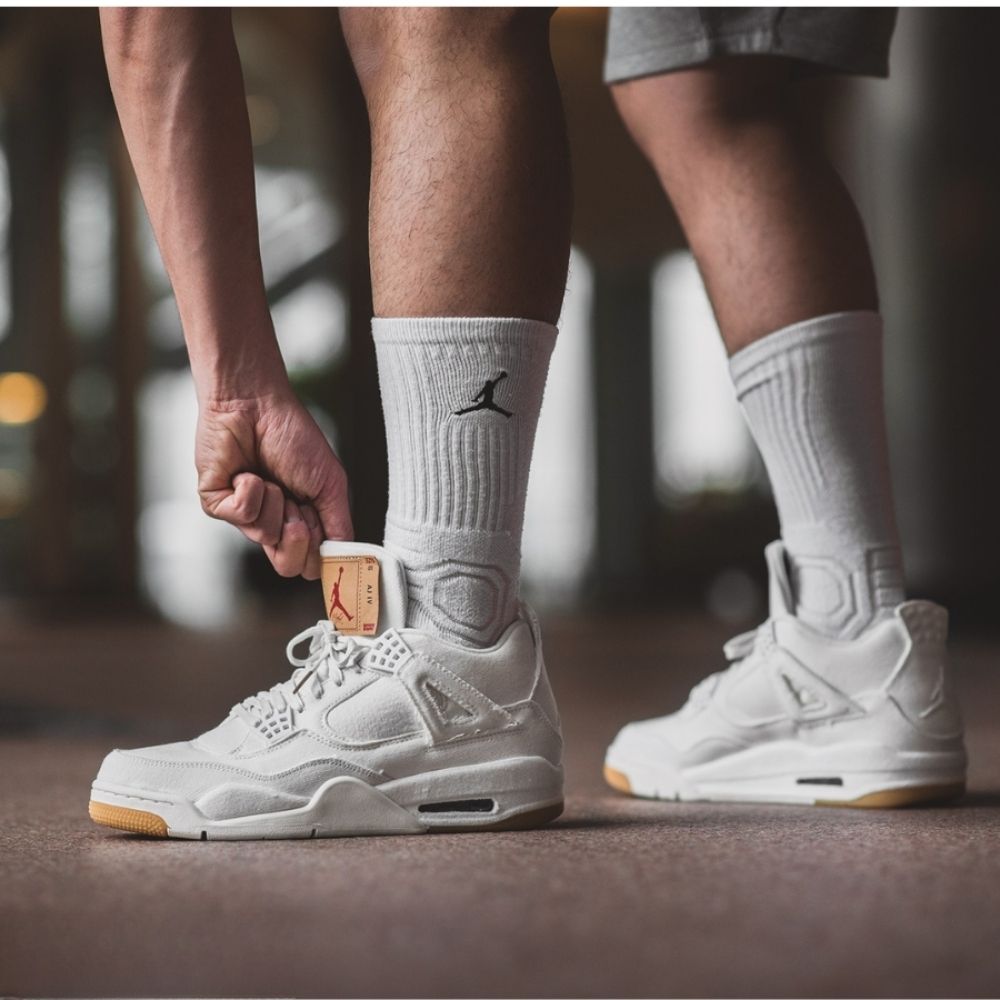 Air Jordan 4 Retro x Levi’s White Denim