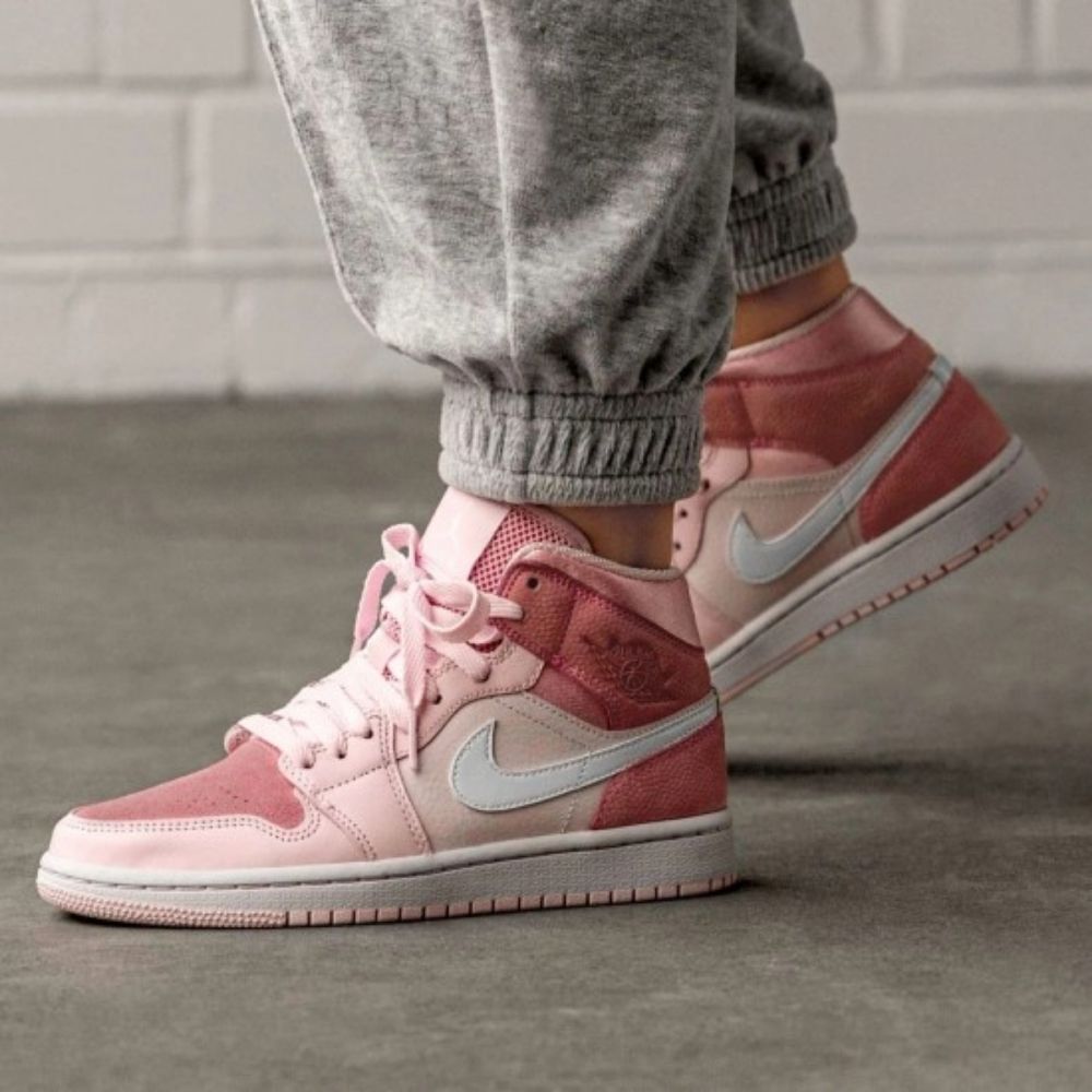 Air Jordan 1 Mid Digital Pink