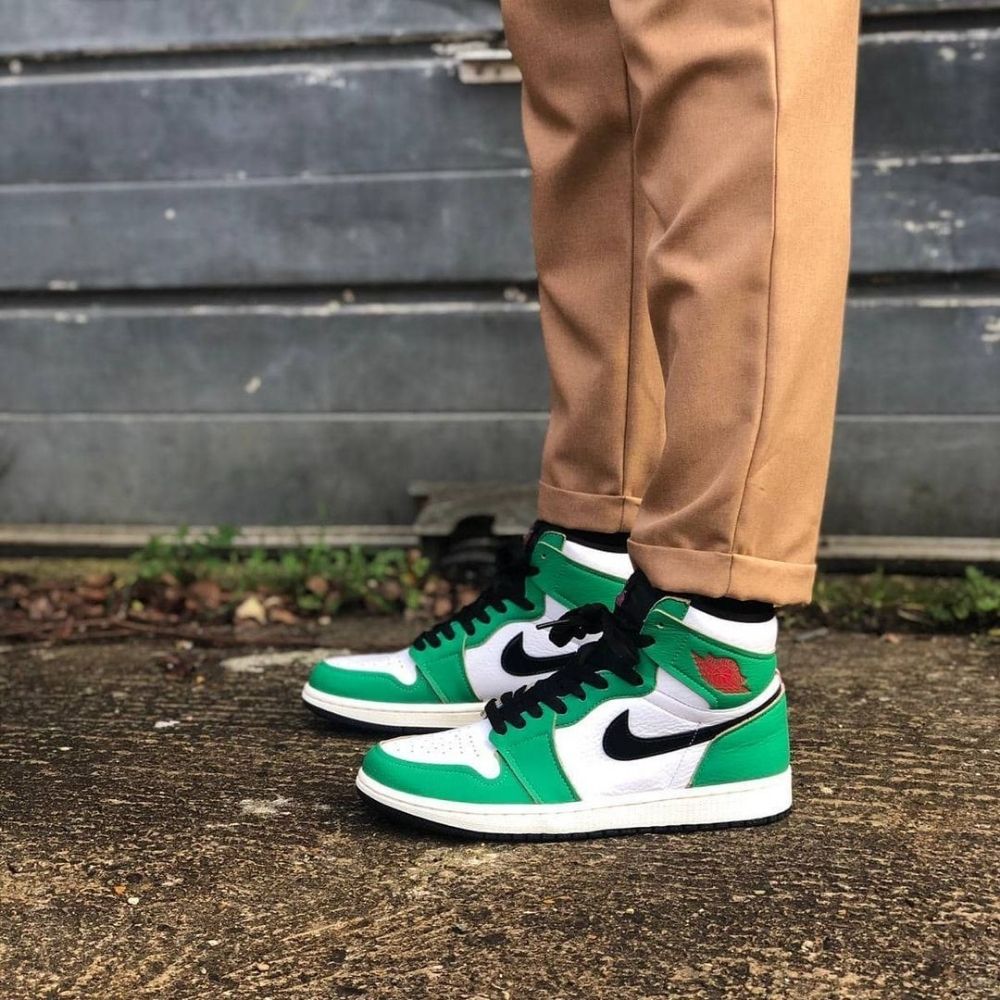 Air Jordan 1 Retro High OG Lucky Green Black