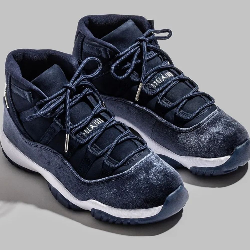 Air Jordan 11 Retro Midnight Navy Velvet