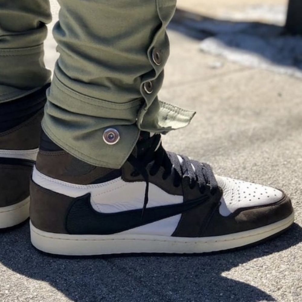 Air Jordan 1 Retro High OG x Travis Scott Mocha