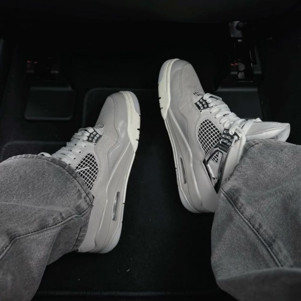 Air Jordan 4 Retro Frozen Moments