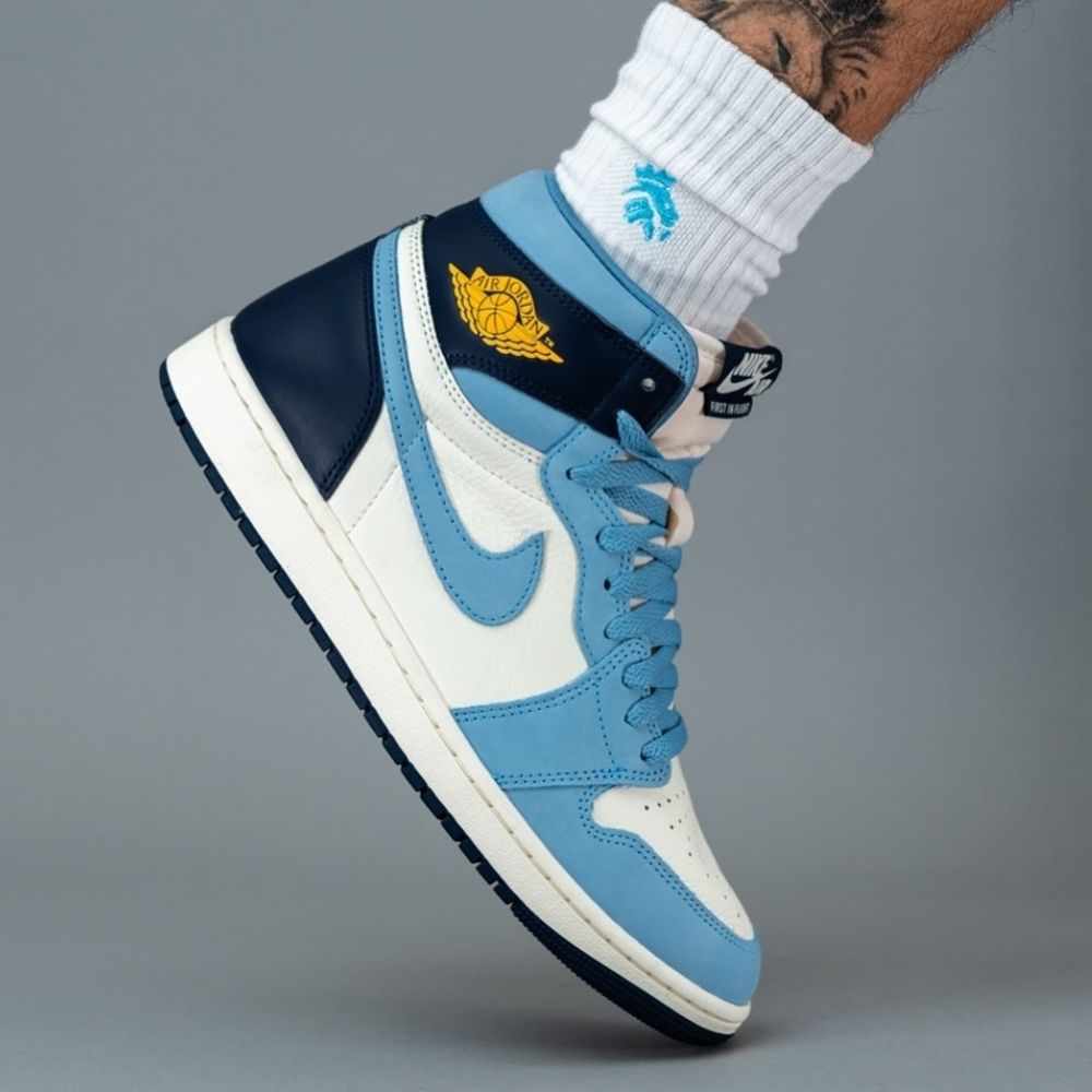 Air Jordan 1 Retro High OG University Blue Midnight Navy
