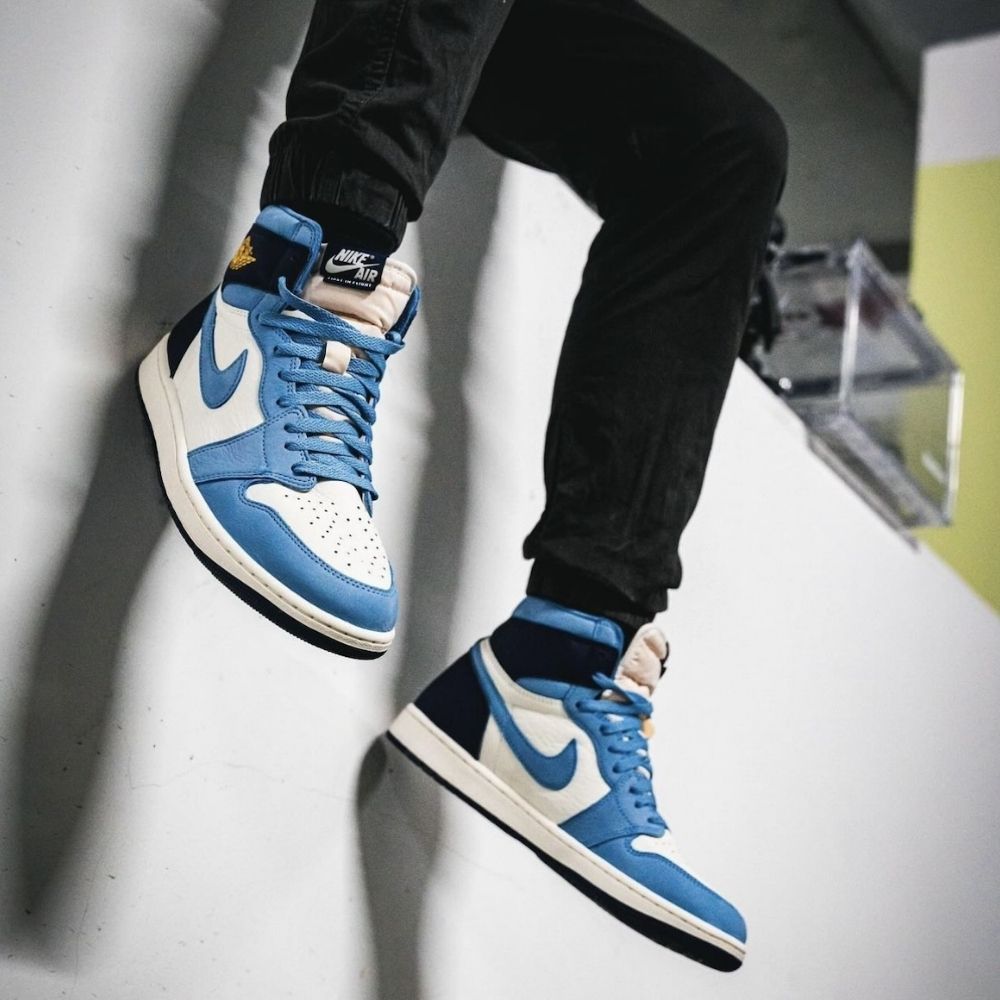 Air Jordan 1 Retro High OG University Blue Midnight Navy