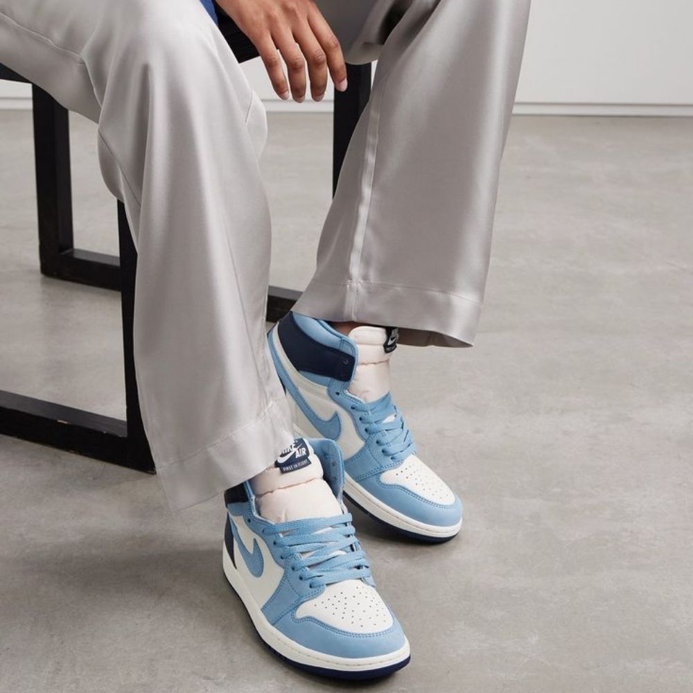 Air Jordan 1 Retro High OG University Blue Midnight Navy