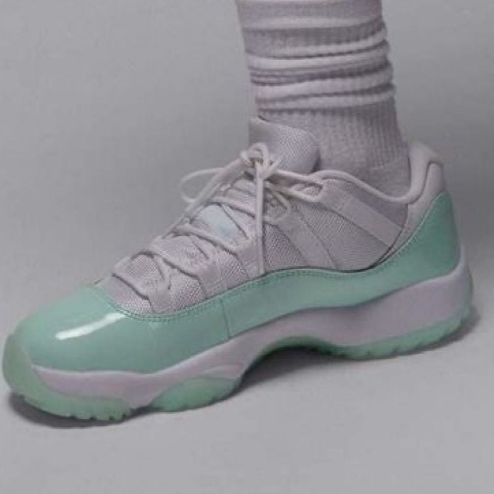 Air Jordan 11 Retro Low Igloo White