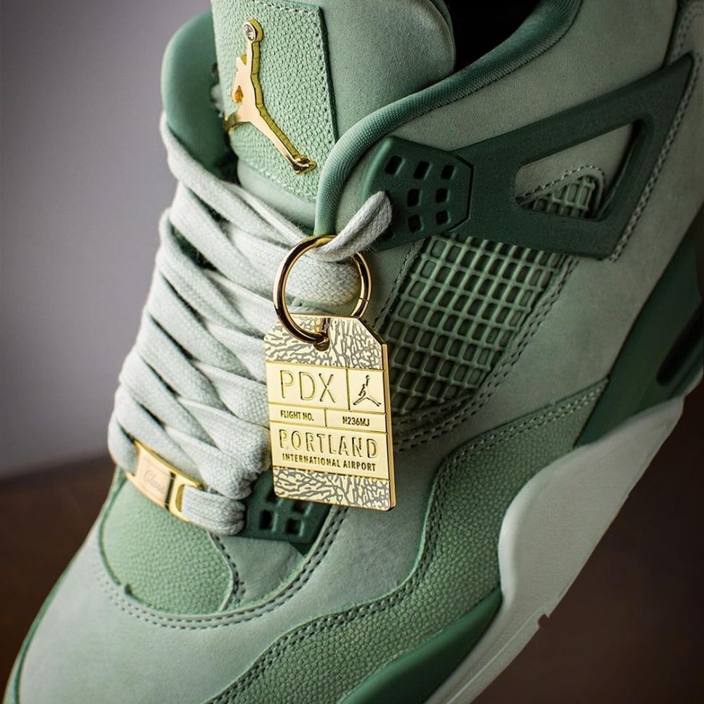 Air Jordan 4 First Class WNBA PE