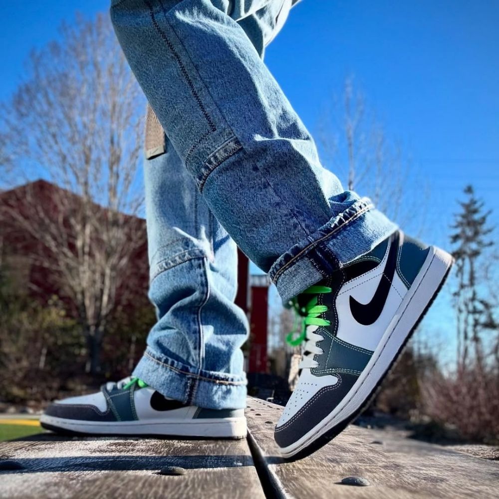 Air Jordan 1 Mid SE Iron Gray