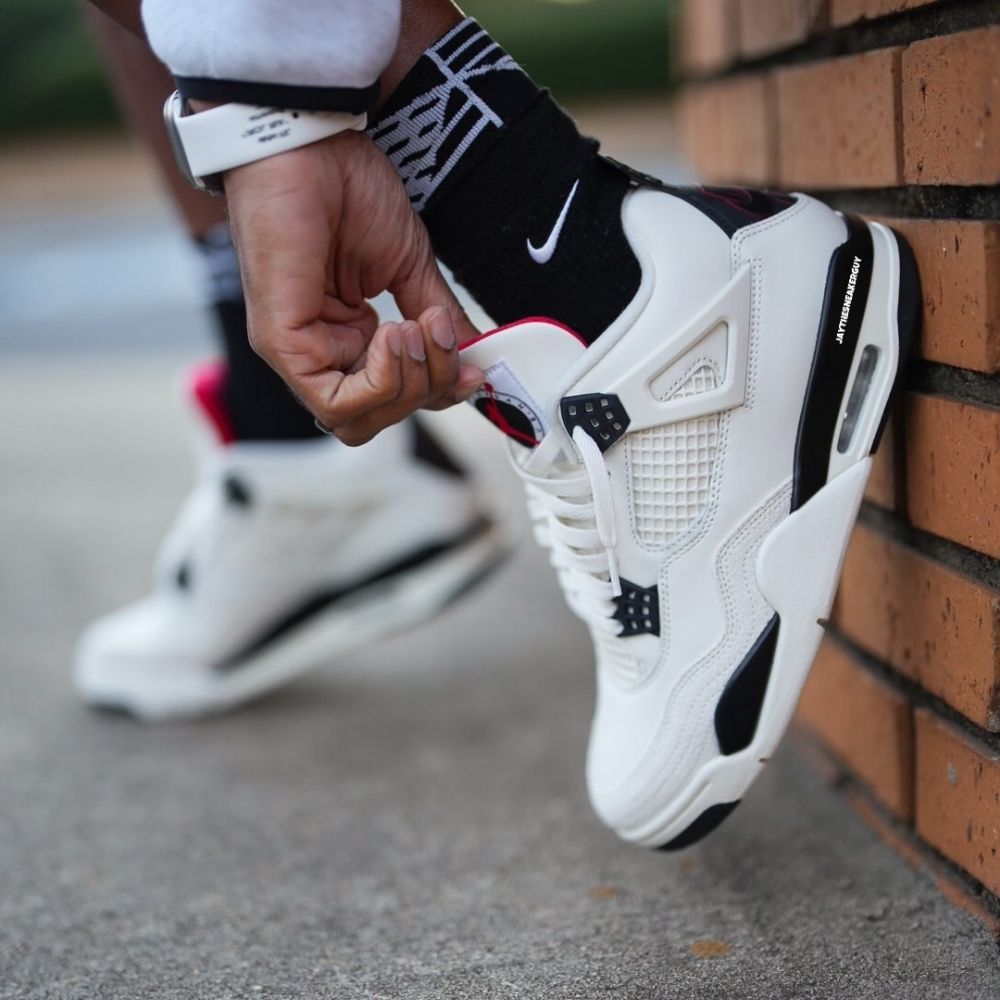 Air Jordan 4 Flight Club